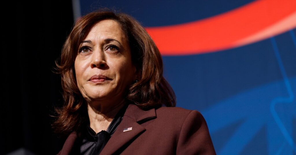 Aliados de Kamala Harris avaliam como poderiam construir uma campanha se Biden sair