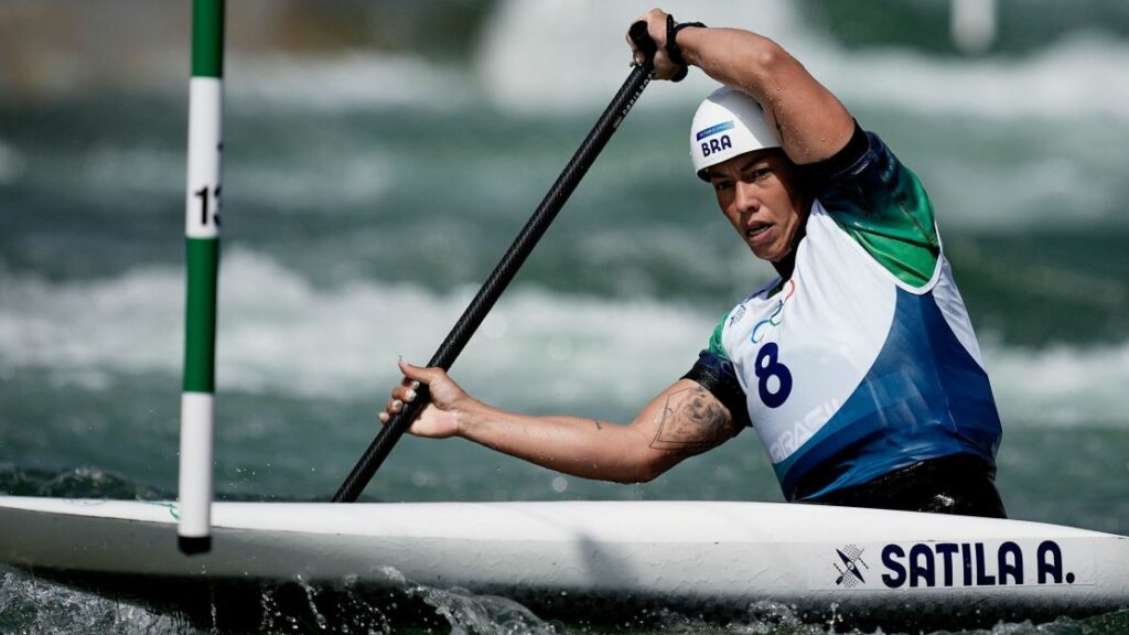 Ana Sátila na semifinal do C1: onde assistir à canoagem slalom em Paris 2024