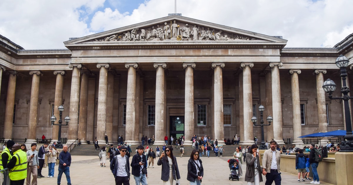 Artista troca moeda por uma falsa no Museu Britânico