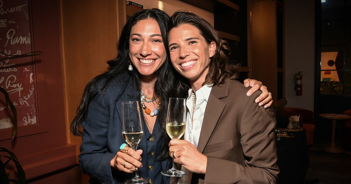 As estrelas do futebol americano Tobin Heath e Christen Press revelam que estão juntos há 8 anos