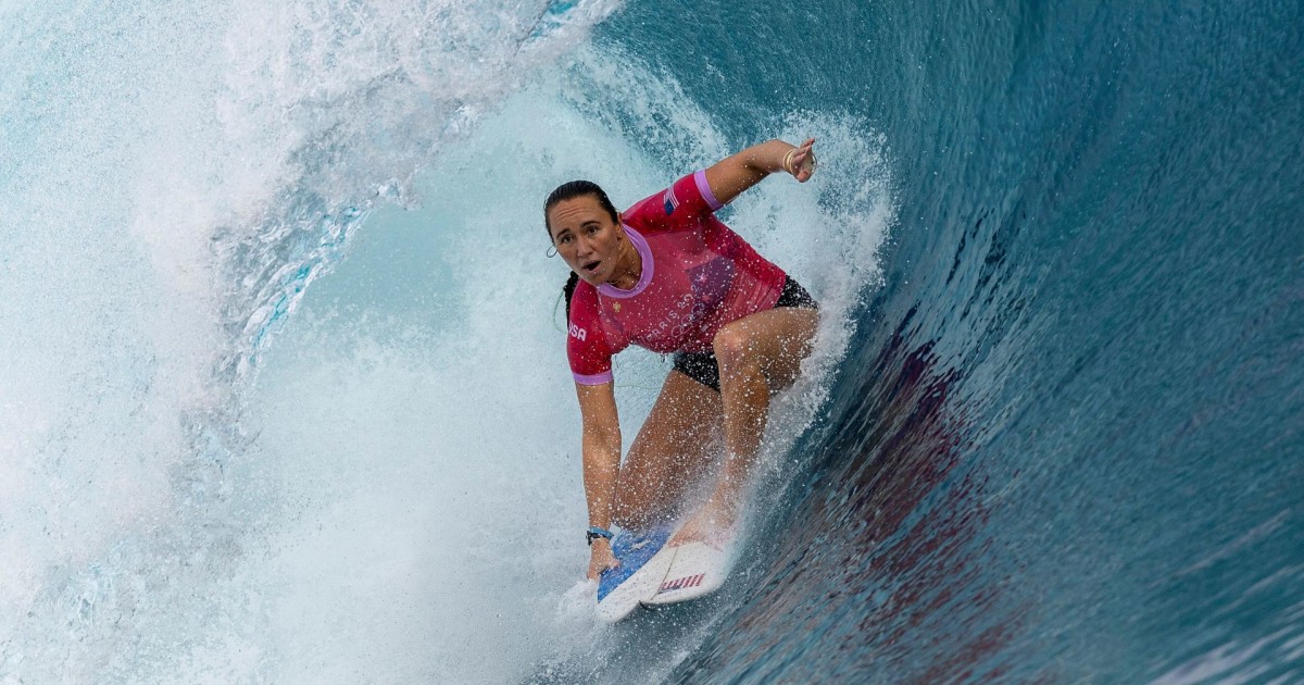 As surfistas americanas Caroline Marks, Caitlin Simmers e Carissa Moore venceram a primeira rodada