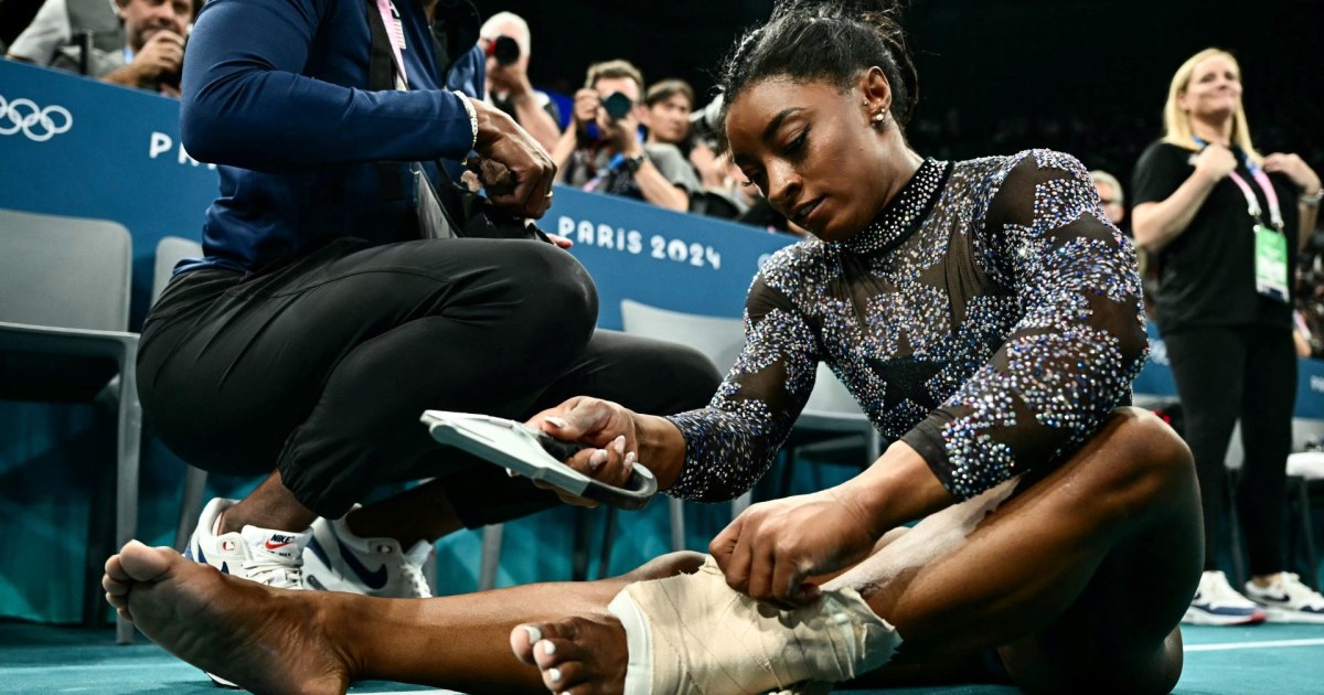 Biles luta contra dor na panturrilha e coloca os EUA na liderança nas eliminatórias