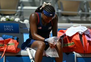 Coco Gauff cai após decisão questionável em derrota esmagadora no Round 3