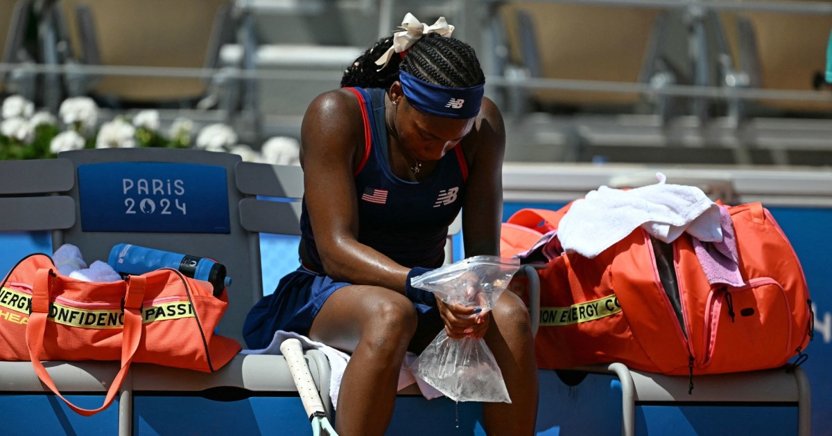 Coco Gauff cai após decisão questionável em derrota esmagadora no Round 3