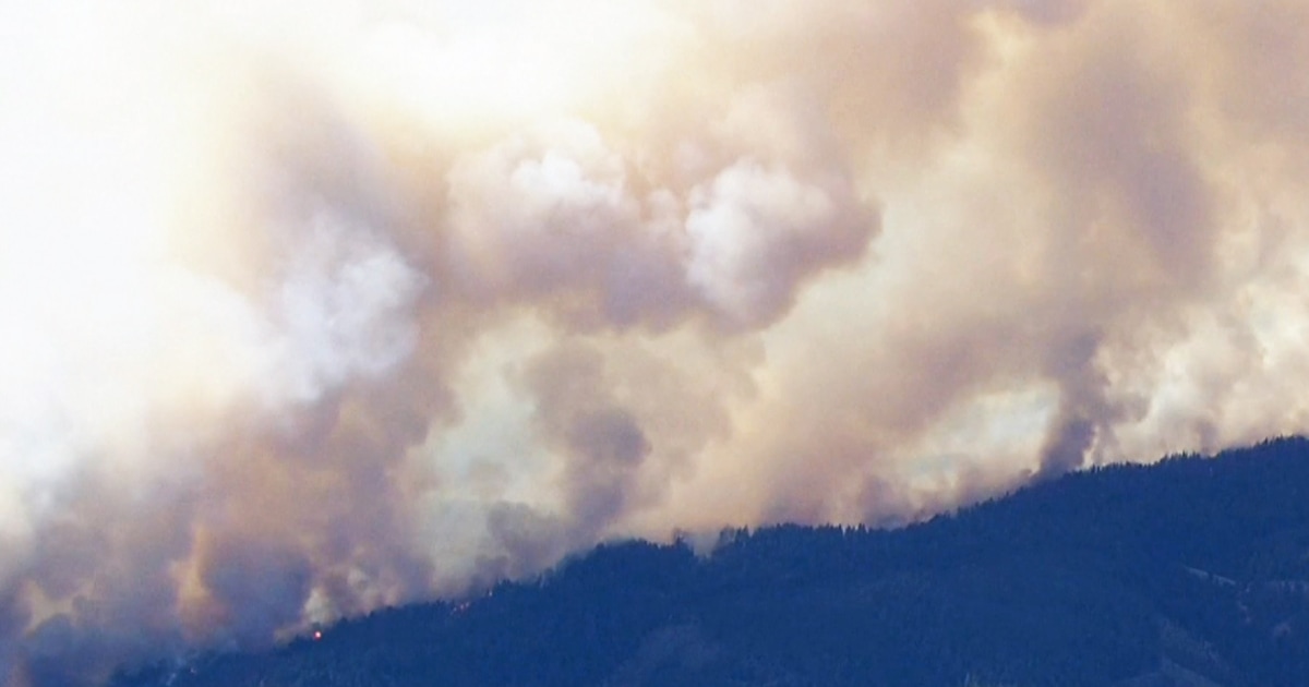 Com quase meio milhão de acres queimados, emergências de incêndio florestal são declaradas na Califórnia