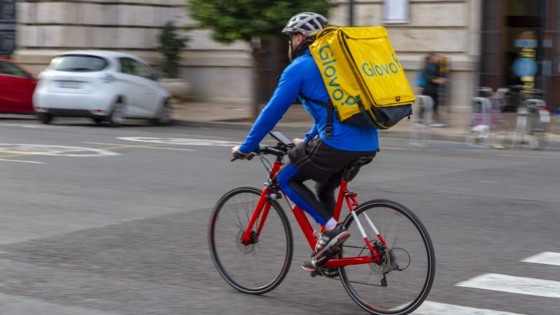 A Glovo delivery driver. [Image credit: Angel Ganev/Flickr]