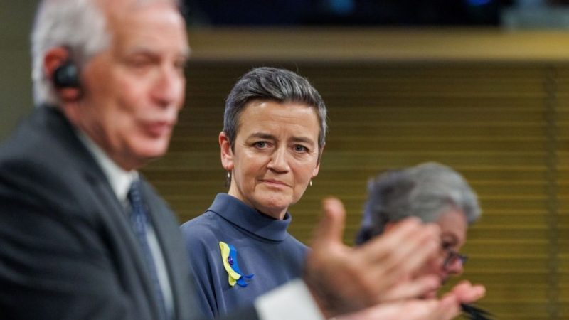 Comissário da Concorrência da UE diz que a decisão da Apple de retirar a IA da UE mostra comportamento anticompetitivo – Euractiv