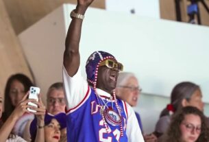 Como Flavor Flav se tornou o 'hype man' oficial da equipe feminina de polo aquático dos EUA