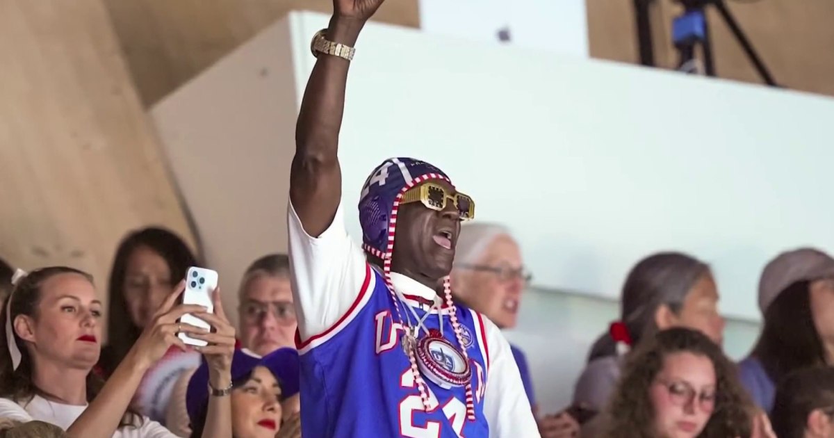 Como Flavor Flav se tornou o 'hype man' oficial da equipe feminina de polo aquático dos EUA