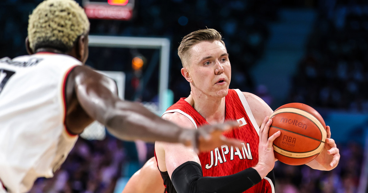 Como Josh Hawkinson, o único cara branco na equipe olímpica de basquete do Japão, conseguiu a vaga