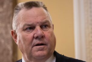 Diante de uma difícil tentativa de reeleição, o senador democrata Jon Tester pede que Biden desista