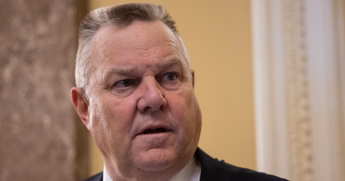 Diante de uma difícil tentativa de reeleição, o senador democrata Jon Tester pede que Biden desista