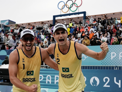 André e George estrearam com vitória sobre dupla marroquina no vôlei de praia (Alexandre Loureiro/COB)