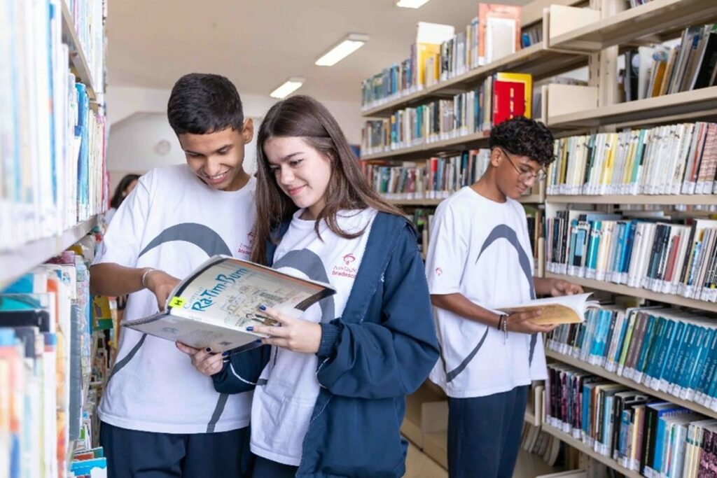 Educar é possibilitar o sonhar: conheça a história de quem teve sua vida transformada com uma educação de qualidade | Movimento Led - Fundação Bradesco