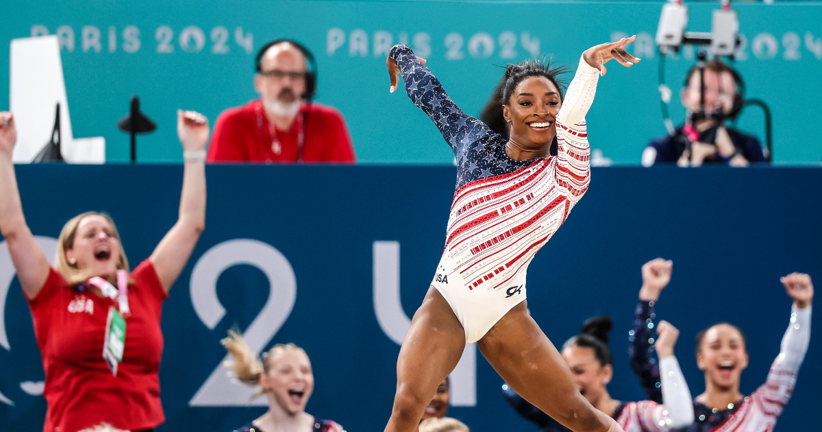 Equipe de ginástica dos EUA ganha medalha de ouro olímpica na final feminina por equipes