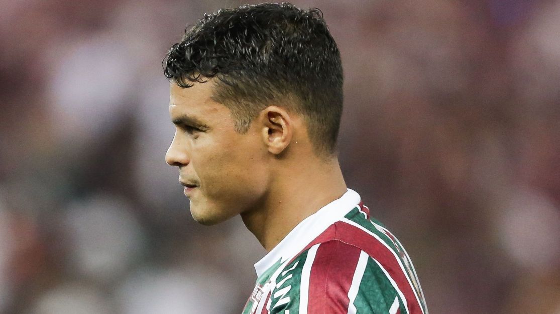 Esposa de Thiago Silva mostra zagueiro vendo reprise de Palmeiras x Fluminense