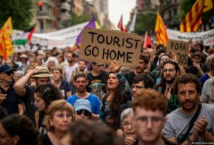 Europeus se rebelam contra o turismo de massa | Turismo e Viagem