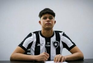 Goleiro Bruno tenta se aproximar do filho após menino assinar com Botafogo