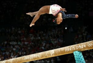 Jordan Chiles luta de volta na trave para ajudar a equipe dos EUA a ganhar o ouro em Paris