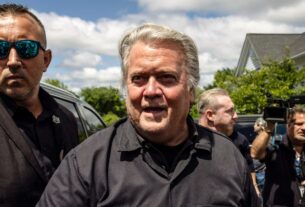 Julgamento de Steve Bannon por fraude no muro da fronteira marcado para dezembro