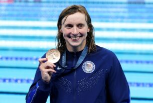 Katie Ledecky vence 1.500 livres, empatando com três outros grandes nomes dos EUA com 12 medalhas