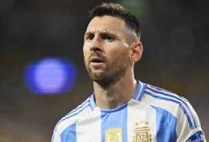 Lionel Messi é convidado a se desculpar por cântico racista de jogadores argentinos