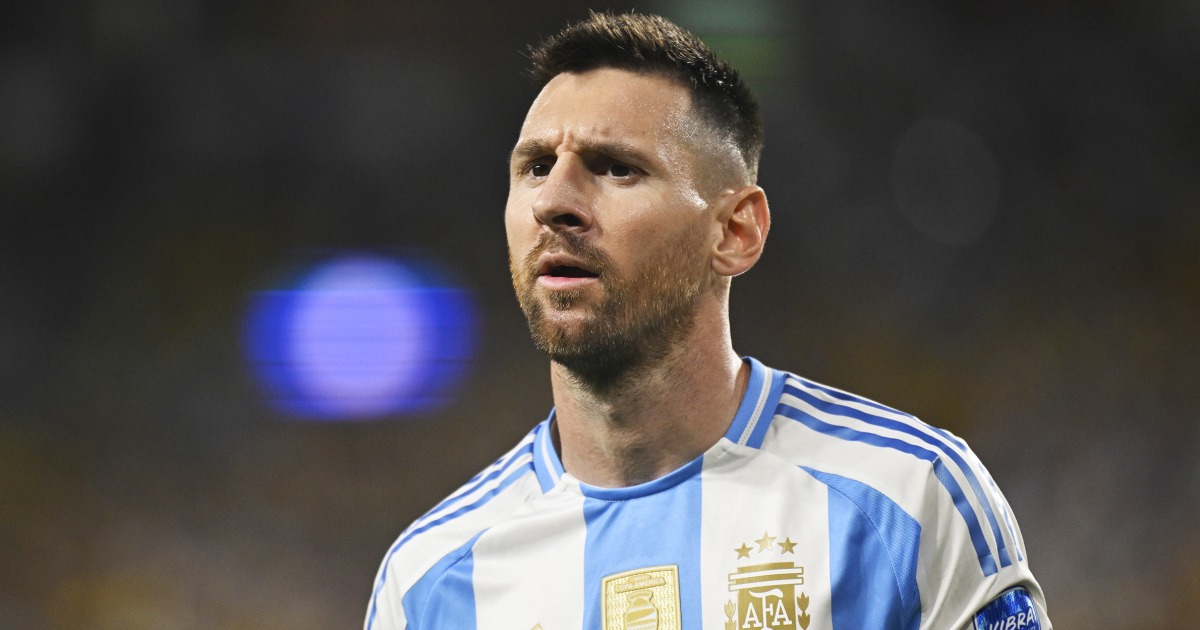 Lionel Messi é convidado a se desculpar por cântico racista de jogadores argentinos