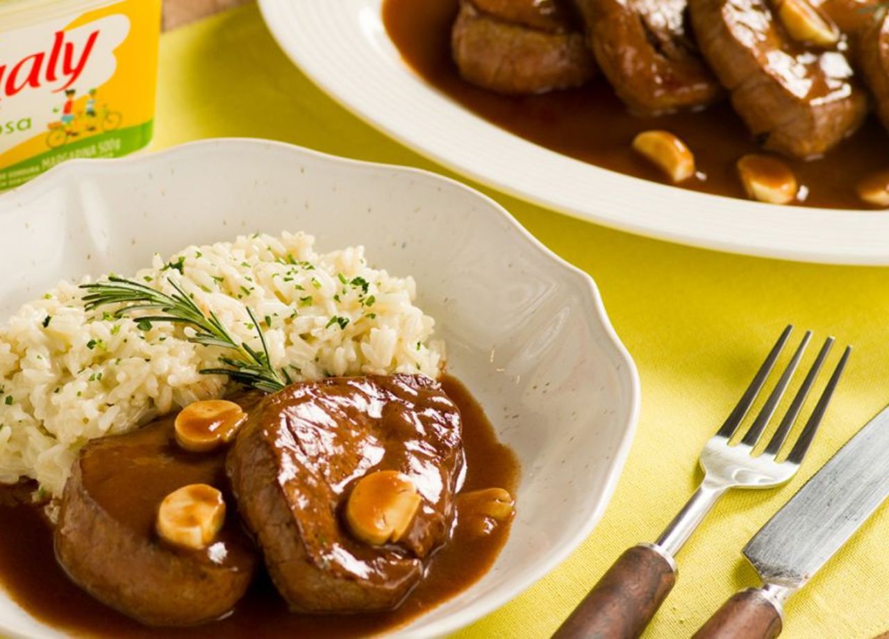 Medalhão de Filé ao Molho Madeira com Arroz Piamontese