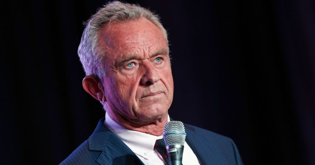 Novas conversas destacam a conexão intermitente de Trump e RFK Jr.