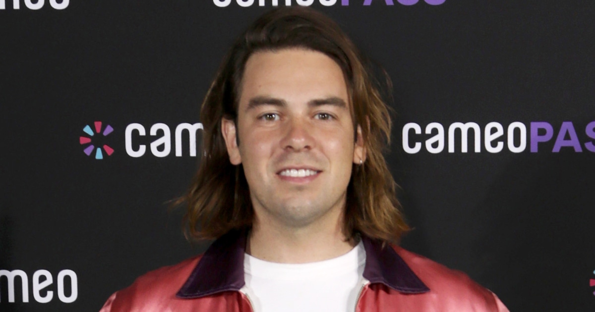 O YouTuber Cody Ko se afasta de sua rede de podcast após alegações de que ele fez sexo com uma influenciadora menor de idade