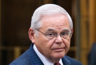 O senador democrata Robert Menendez renunciará no mês que vem após condenação por corrupção