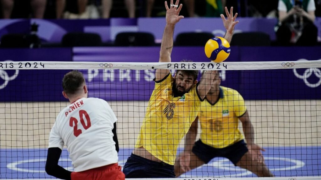 Paris 2024: Brasil perde de novo no vôlei masculino e se complica