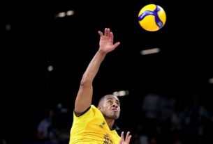 Paris 2024: Brasil perde para Itália na estreia do vôlei masculino