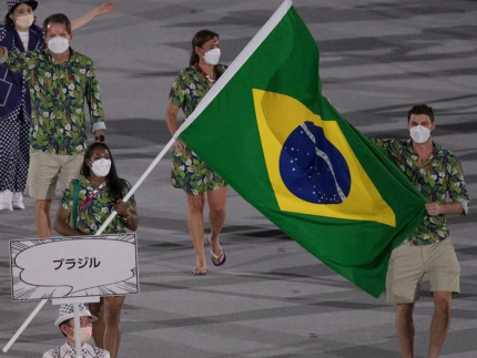 Ketleyn Quadros, primeira esportista brasileira a ganhar uma medalha em esportes individuais, foi porta-bandeira do Brasil em Tóquio-2021 (Reprodução)