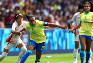 O Brasil saiu na frente do Japão, mas levou a virada no final e se complicou pela classificação (Getty Images)