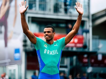 Paris 2024: Fernando Balotelli do atletismo detona kit de uniformes recebido