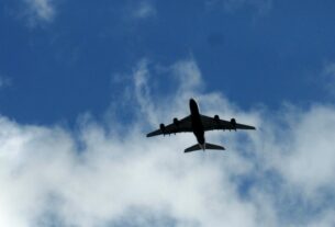 Passar mal dentro do avião: o que a companhia aérea deve fazer em casos de mal-estar ou de morte