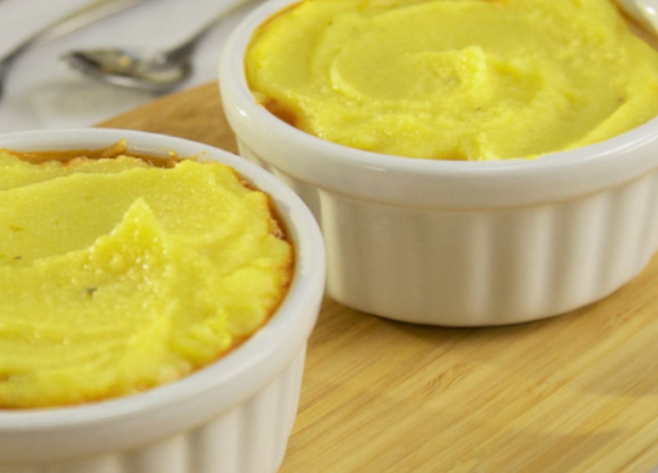 Polenta em camadas com ragu de frango