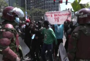 Polícia dispara contra manifestantes que tentavam invadir o parlamento do Quênia