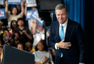 Por que alguns democratas acham que Roy Cooper é a principal escolha de Kamala Harris para vice-presidente