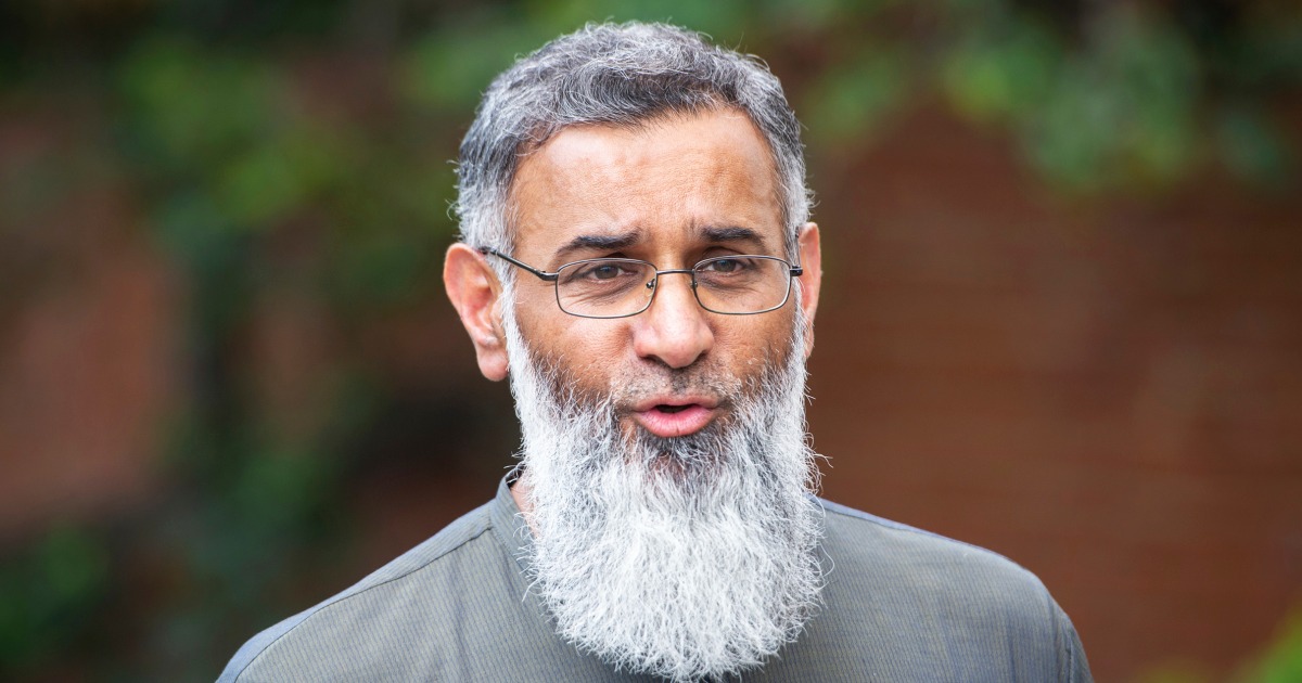 Pregador radical britânico Anjem Choudary condenado à prisão perpétua por dirigir um grupo terrorista