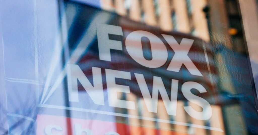 Processo de difamação contra a Fox News movido pelo chefe do conselho de desinformação desmantelado é rejeitado por juiz federal