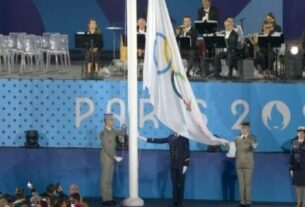 Que gafe! Bandeira Olímpica foi hasteada de cabeça para baixo em abertura