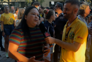 Rosa Santos, mãe de Rebeca Andrade, deu entrevista ao portal LeoDias em Paris (Reprodução)