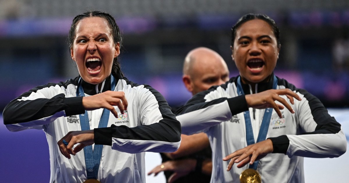 Rugby feminino da Nova Zelândia realiza Haka após vitória da medalha de ouro