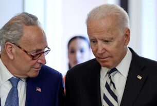 Schumer teve uma conversa privada 'franca' com Biden sobre a corrida de 2024