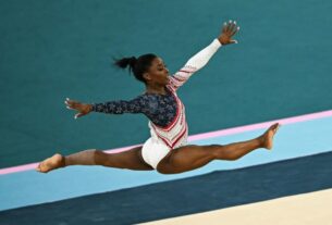 Simone Biles brilha na pista para garantir o ouro da equipe em Paris