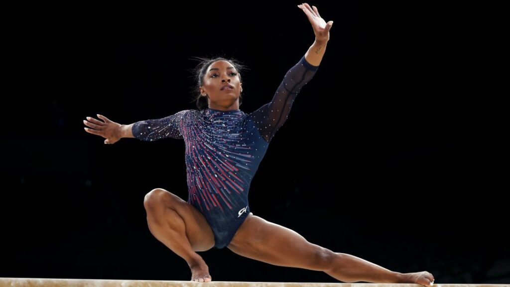 Simone Biles disputará todos os aparelhos na final por equipes