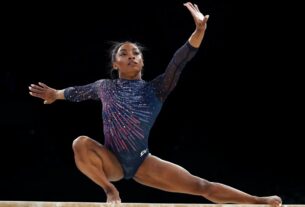 Simone Biles disputará todos os aparelhos na final por equipes