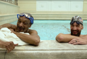 Snoop Dogg testa seu "poder pulmonar" na piscina com Michael Phelps